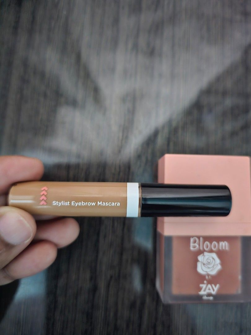 Makeup (Category: Makeup) located in Singapore. Submitted by djsidifjdk (Listing ID 1456206354, Image 3). Description: .