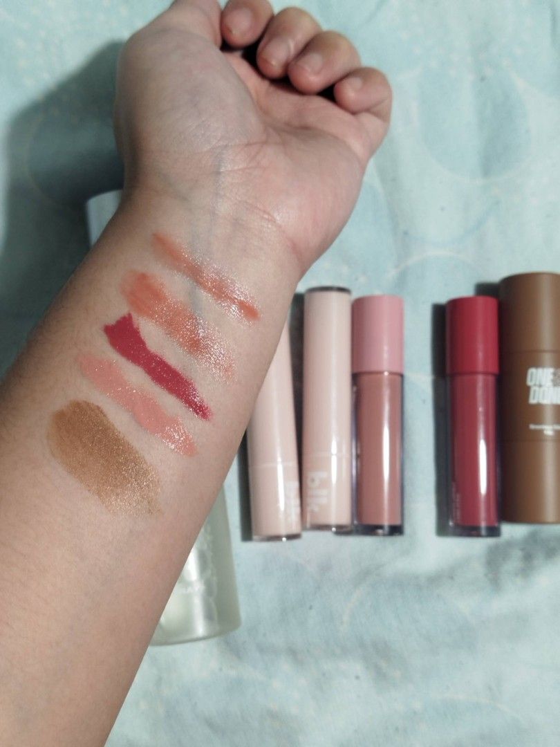 Makeups (Issy, Blk, Vice) (Category: Makeup) located in Caloocan City. Submitted by gitling_ (Listing ID 1456167260, Image 2). Description: TAKE ALL 900 ISSY, BLK, & VICE 🌟 💌 issy all day setting spray 100 ml - ilang spray lang nagamit, i think 90+ ml pa to 💌 blk glossy serum stick in poppy and malibu - ilang beses lang din nagamit. yung poppy once ko lang na apply 💌 vice co. dew it all in the shade always lovely and always sweet - a few time