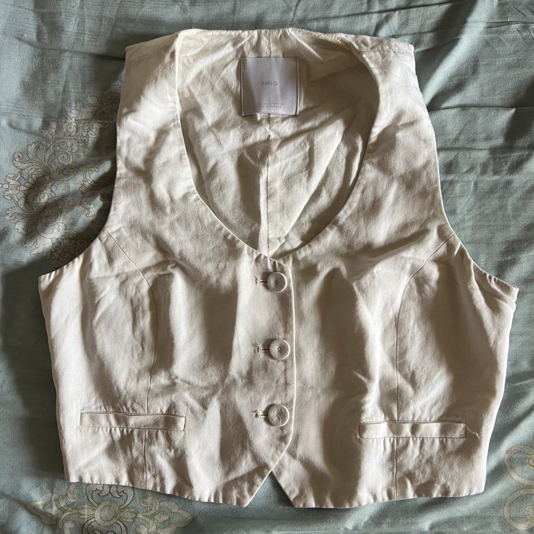 MANGO Off-White Waistcoat Vest Blouse (Category: Sleeveless) located in Manila. Submitted by camillesooo (Listing ID 1456120372, Image 1). Description: Fits s-m sizeframe.