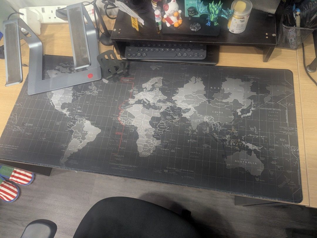 Map table (Category: Tables & Sets) located in Singapore. Submitted by nanafana93 (Listing ID 1456145740, Image 1). Description: .