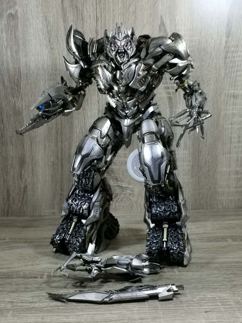 ME-005 OSKO DLX ROTF MEGATRON (Category: Figurines & Statues) located in Angeles City. Submitted by swodahs (Listing ID 1456062092, Image 1). Description: READ PROPERLY SURE BUYERS ONLY WAG NA MAG INQUIRE PAG DI SURE BIB complete, no issues. Upgrade face installed. Will include stock face NO MORE ASKING FOR PICTURES YAN NA NASA POST Negotiable for sure buyers Open to trade for DLX TLK Bumblebee RFS: Need funds Payment : GCash Shipping : LBC Locat