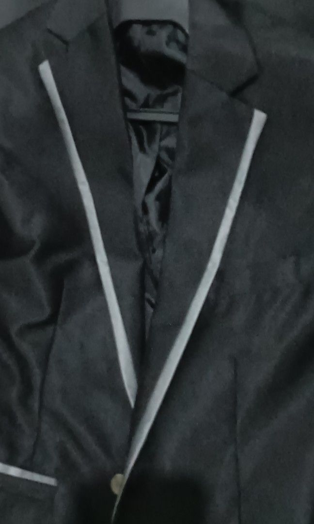 Medium Men Glossy Black Blazer Coat with Piped gray (PREMUIM) (Category: Coats, Jackets and Outerwear) located in Cavite. Submitted by jp.gitleshop (Listing ID 1456198208, Image 2). Description: Twice lang nagamit sa event Good condition Fitted: For 5'3-5'5 height 55kg-60kg.
