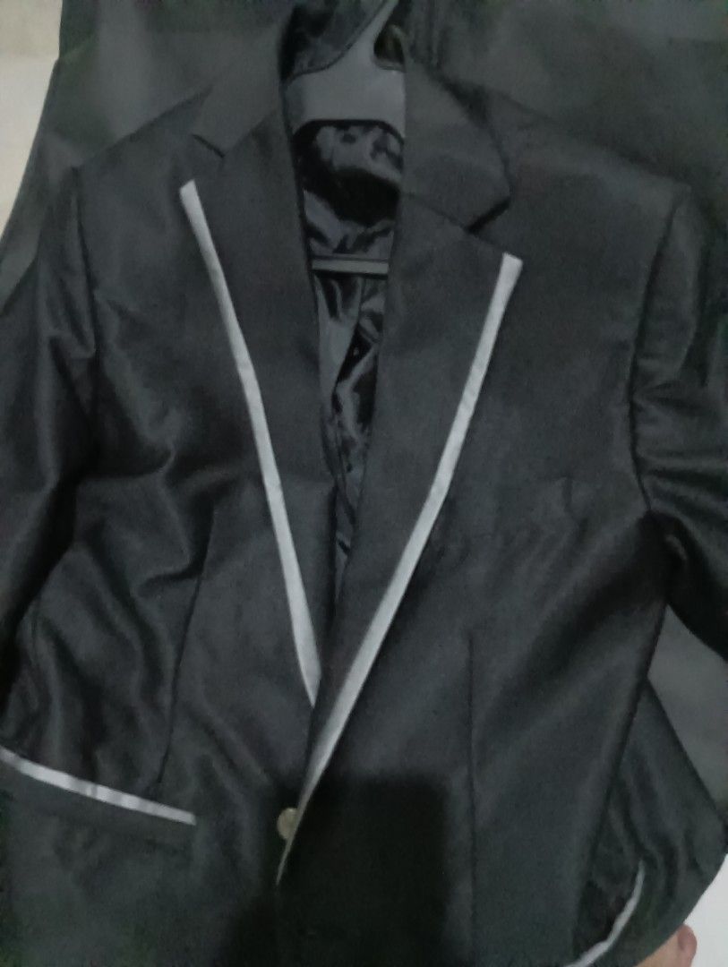Medium Men Glossy Black Blazer Coat with Piped gray (PREMUIM) (Category: Coats, Jackets and Outerwear) located in Cavite. Submitted by jp.gitleshop (Listing ID 1456198208, Image 1). Description: Twice lang nagamit sa event Good condition Fitted: For 5'3-5'5 height 55kg-60kg.