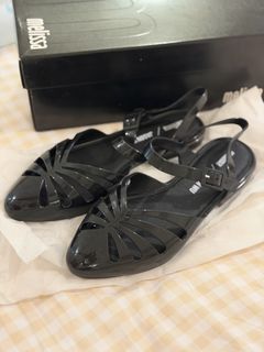 (Category: ) located in . Submitted by babyandmommapreloved (Listing ID 1456205517, Image 1). Description: .