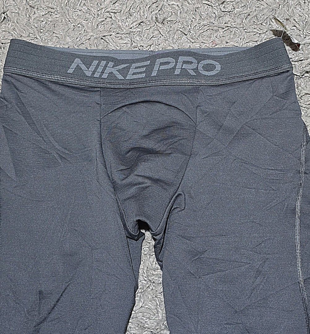 mens tights (Category: Activewear) located in Davao. Submitted by johnlord28thriftco (Listing ID 1456209677, Image 2). Description: N I K E Pro Training Tights For Cardio Training/Compression/Elastic Waistband Medium excellent.