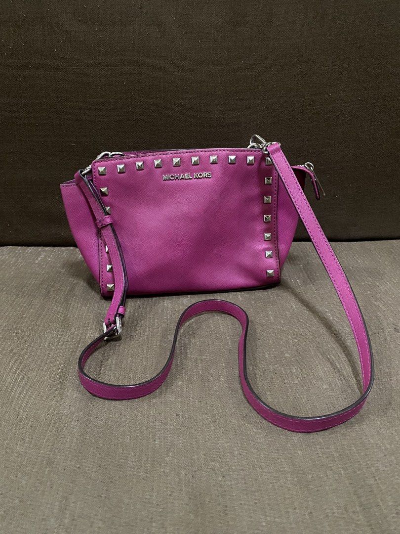 michael kors bag (Category: Cross-body Bags) located in San Antonio. Submitted by pixiechromzzz (Listing ID 1456129667, Image 3). Description: - Pink Michael Kors crossbody bag - Features studded details on the front flap - Comes with a detachable leather strap - Interior includes a zip pocket and a small clip - Perfect for everyday use or a night out - Please note: Shows some signs of wear inside.