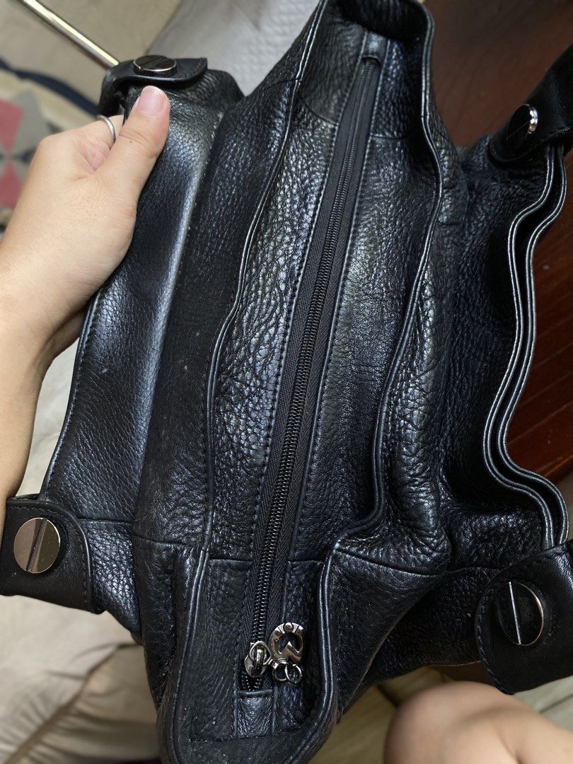 Mila Schon Hand Bag (Category: Luxury Bags & Wallets) located in Tagum. Submitted by luxeukayfinds_ (Listing ID 1456066712, Image 3). Description: CODED.