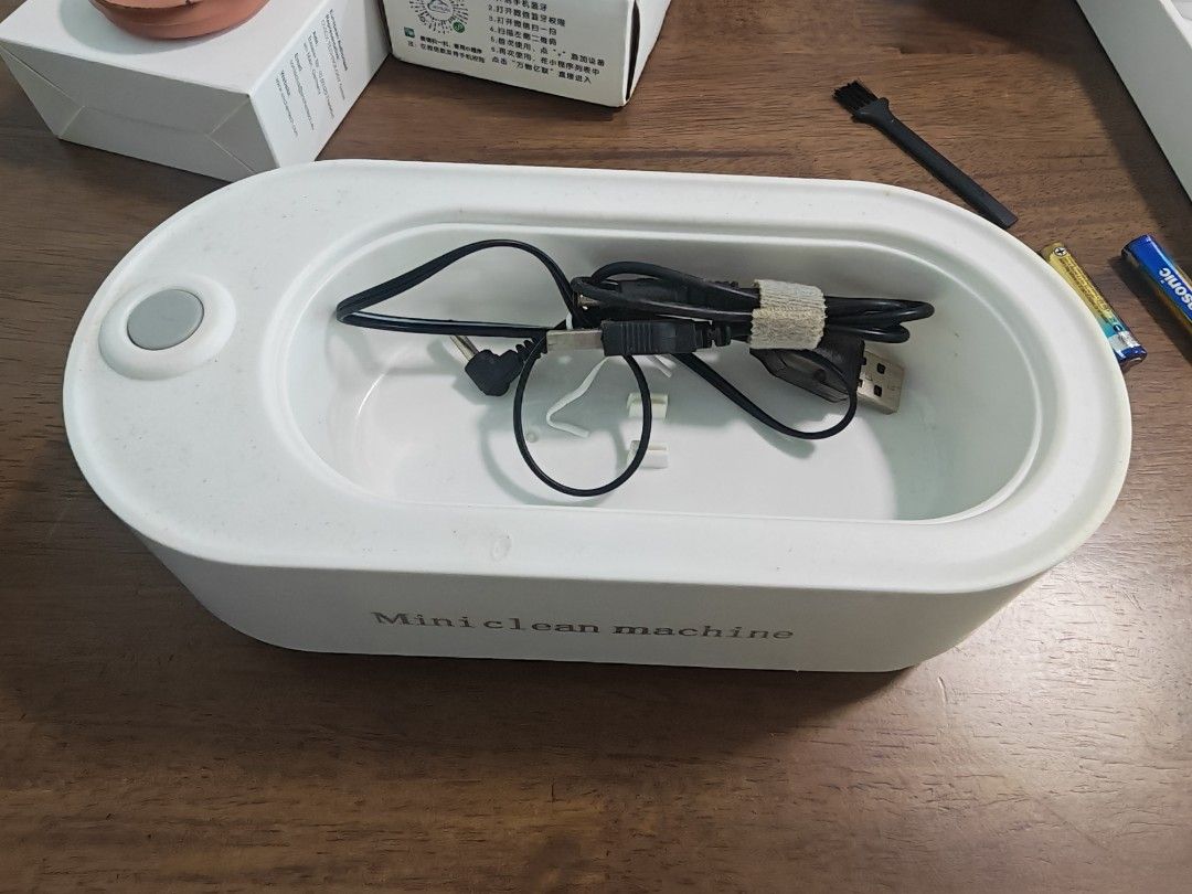 Mini clean machine (Category: Cleaning Tools & Supplies) located in Singapore. Submitted by hooray8608 (Listing ID 1456071461, Image 2). Description: Mini clean machine, can clean glass, jewelry. .