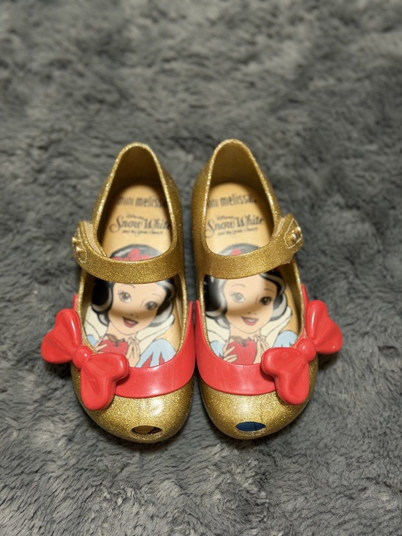 Mini Melissa Shoes Snow White (Authentic) (Category: Babies & Kids Fashion) located in Puerto Princesa. Submitted by thelittlesprout_plwn (Listing ID 1456136499, Image 1). Description: Mini Melissa Shoes Snow White Size: USA 8 EUR 24 CM 14.5 Manage your expectations. Preloved.