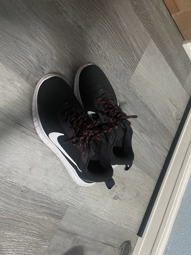 Nike Flex Experience 12 Black White Red Running Shoes (Category: Sneakers) located in Dumaguete. Submitted by han_heuinanta (Listing ID 1456198616, Image 3). Description: **IMPORTANT** Actual size is EUR 38.5, US 7.5, UK 5 Carousel doesn’t have that option - Nike Flex Experience 12 running shoes - Color: Black with white accents - Laces: Red and black speckled design - Lightweight and comfortable for running or casual wear - Features the iconic N