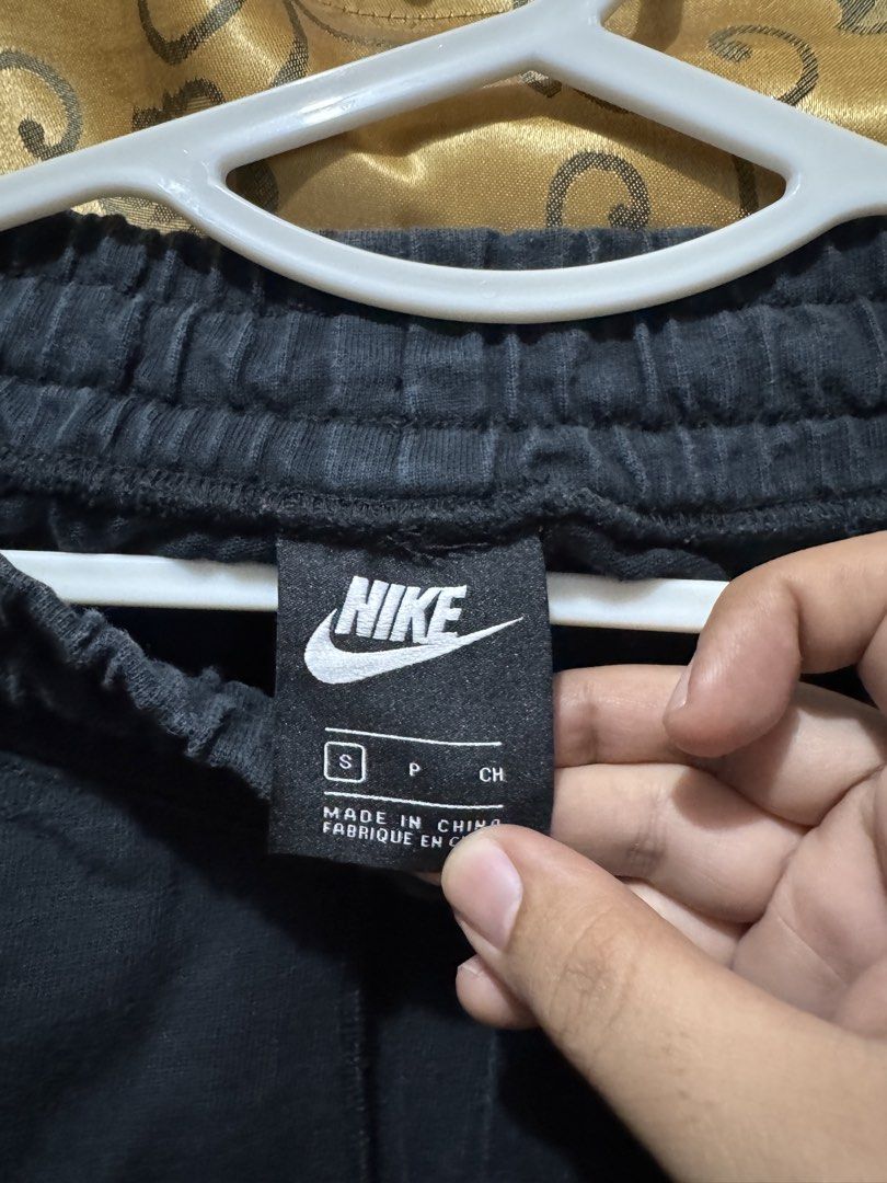 Nike Jogger Pants (Category: Coats, Jackets and Outerwear) located in Manila. Submitted by mislangers_stuff (Listing ID 1456148692, Image 3). Description: Legit nike jogger pants.
