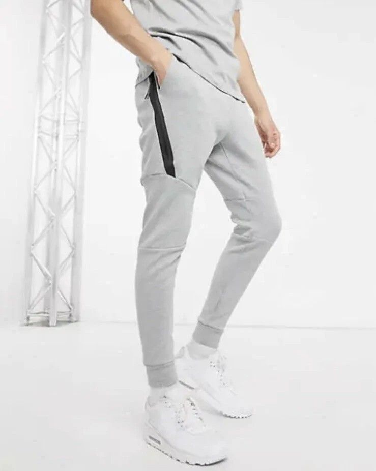 NIKE TECH FLEECE (Category: Joggers) located in San Rafael. Submitted by temyongthriftv2 (Listing ID 1456099659, Image 2). Description: N I K E tech fleece Excellent condition Makinis, mabago Need wash lang W: 30-32 L: 36.5.