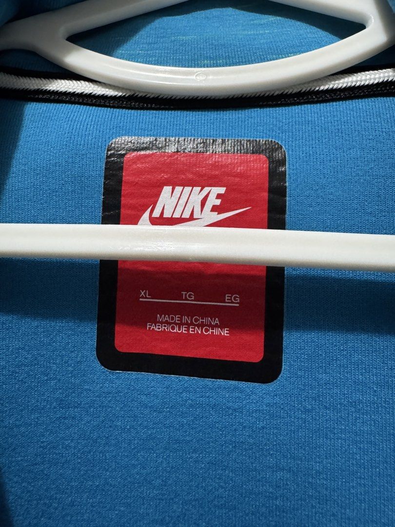 Nike Techfleece hoodie (Category: Coats, Jackets and Outerwear) located in Manila. Submitted by mislangers_stuff (Listing ID 1456149317, Image 3). Description: Size xl fittings large L - 27 W - 20-21.