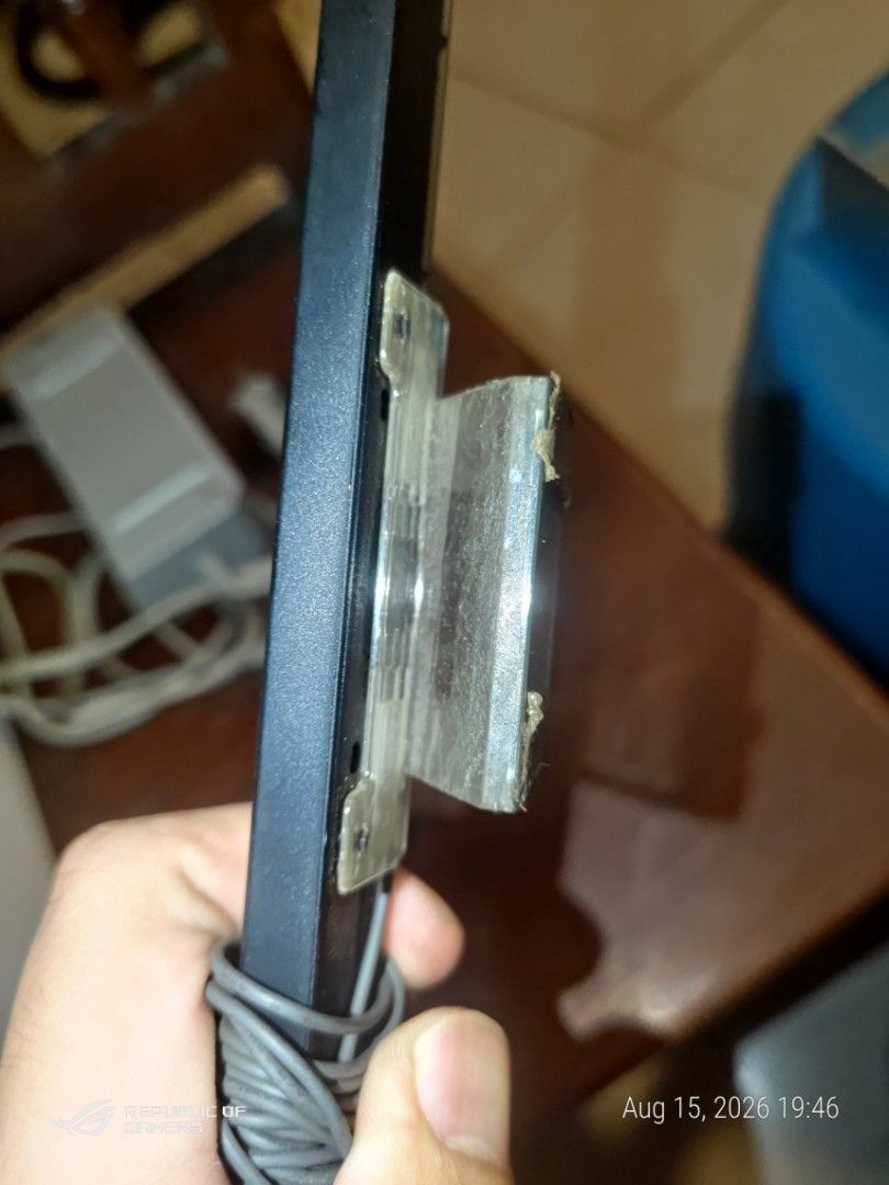 Nintendo wii sensor bar original stand (Category: Monitor Screens) located in Las Pinas. Submitted by choochiee (Listing ID 1456099051, Image 2). Description: stand ng sensor bar ng nintendo wii..~200 original pag kasama ung sensor bar ~ 400.