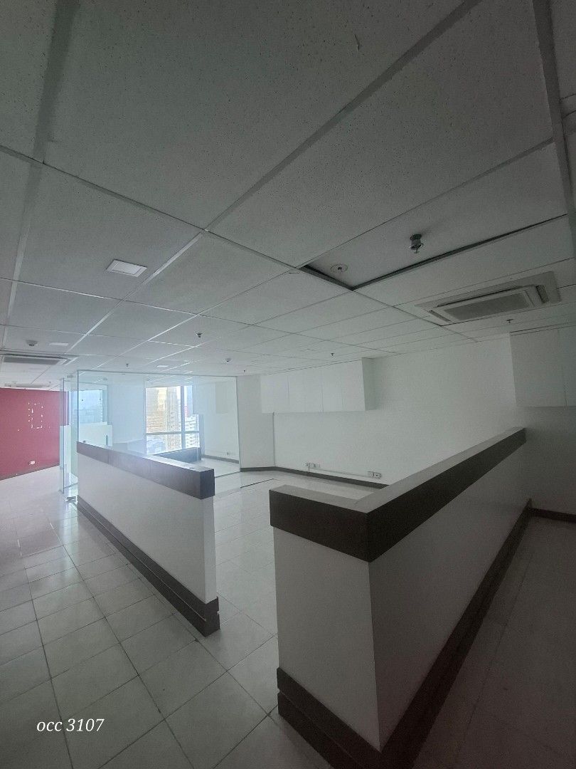 OFFICE FOR RENT IN ORTIGAS (Category: Commercial) located in Pasig City. Submitted by shirleya03 (Listing ID 1456074821, Image 2). Description: ONE CORPORATE CENTER Unit 31st Floor Area: 153.56 sqm. Assoc. dues: 55.00 / sq. Regular office 80.00 / sq. 24/7 operation 1 Parking slot: 6,000 Atleast 1 year Contract For more info: SHIRLEY ANTONICO 0919-5625631 0905-2963662.