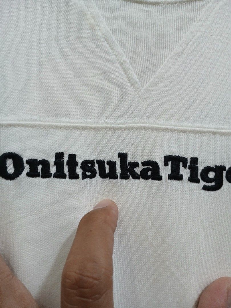 Onitsuka❌Andrea Pompilio (Category: Activewear) located in Taytay. Submitted by leanmark103093 (Listing ID 1456180468, Image 2). Description: 0nitsuka❌Andrea Pompilio Medium on tag W19.5 L28 Good as new No issue 📩📩📩📩.