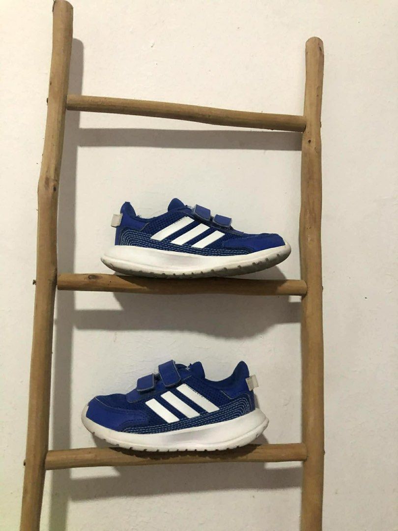 Orig adidas (Category: Babies & Kids Fashion) located in Dupax Del Norte. Submitted by lysamae21 (Listing ID 1456060072, Image 1). Description: Ood condition Orig adidas 20 cms.