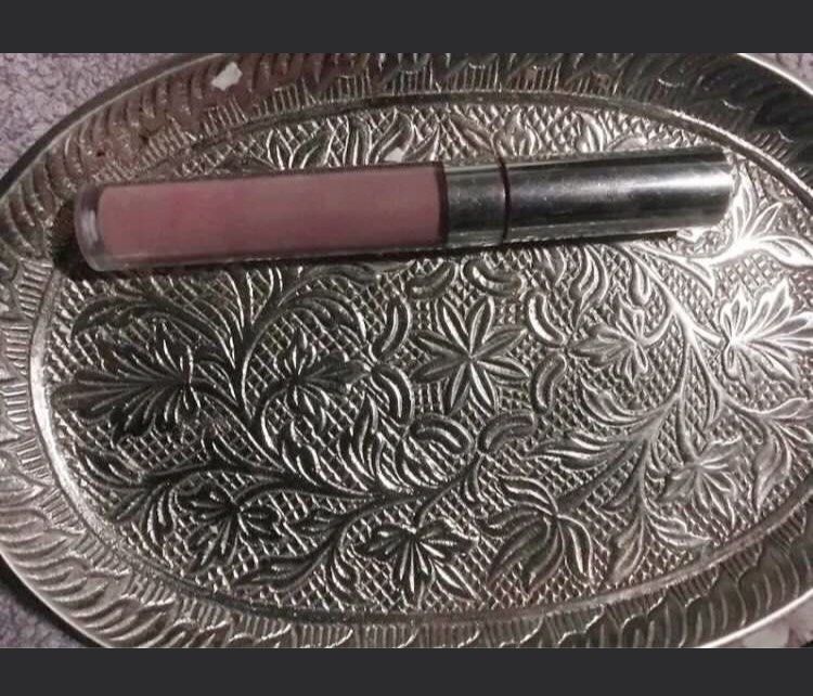 Oval Embossed Metal Serving Tray (Category: Other Kitchenware & Tableware) located in Marikina City. Submitted by theconstantdeclutterer (Listing ID 1456087519, Image 2). Description: Elegant textured stainless steel tray platter - use as a decor or container for keys, lipsticks etc. Heavy solid built. Purchased in Morocco. Grab this now! .