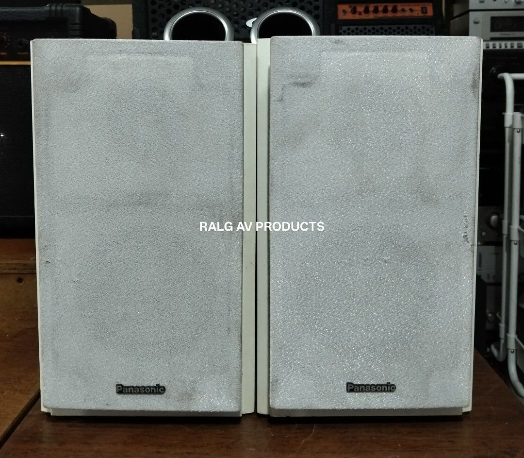 Panasonic 2-Way Speakers White (Category: Soundbars, Speakers & Amplifiers) located in Bulacan. Submitted by ronald277077025 (Listing ID 1456204217, Image 2). Description: PANASONIC 2 WAY BOOKSHELF SPEAKER SB-PM730 25 WATTS 6 OHNS 4" SUPER SYNTHETIC WOOFER HI FI TWEETER BI-WIRING BASS REFLEX DIMENSIONS; W14.5 x H24.5 x D20 CM Location:Sta Maria Bulacan Shipping at buyers expense.