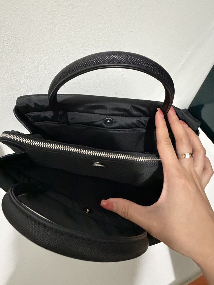Parfois Nylon Crossbody Bag (Category: Cross-body Bags) located in Caloocan City. Submitted by christineproject.ph (Listing ID 1456101880, Image 3). Description: Medium Size In very good condition Rsf decluttering .