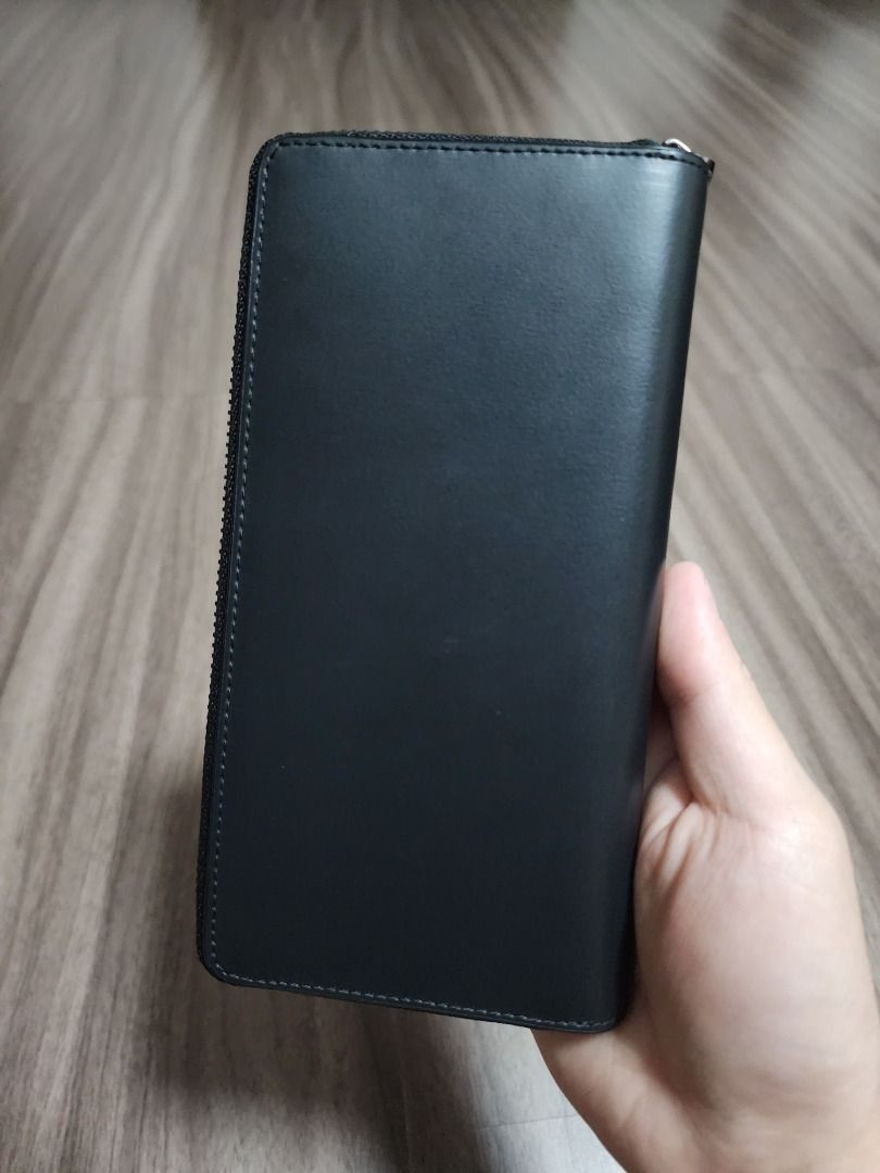 Pedro Black Leather Zip Around Long Wallet (Category: Wallets & Card Holders) located in Manila. Submitted by ddc77 (Listing ID 1456189260, Image 2). Description: Pedro Zip-around Wallet 10/10 brand new condition Kindly read: All items are authentic. Money back x10 if proven otherwise. No meetups for items 10k and below Meetups for items above 10k Manila area only.