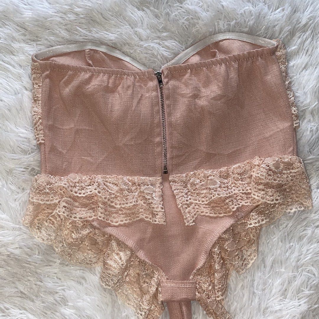 Pink Tube Top Coquette (Category: Sleeveless) located in Cavite. Submitted by maevxnini (Listing ID 1456101375, Image 2). Description: - size small - never used 📍cavite.