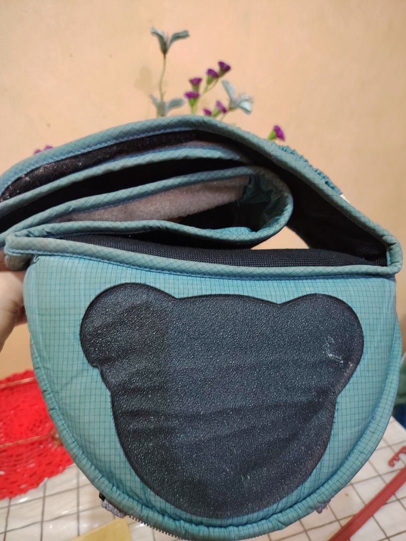 Pognae hip seat (Category: Carriers & Slings) located in Taguig. Submitted by mackz13triftshop (Listing ID 1456227167, Image 3). Description: POGNAE HIP SEAT ➡️teal/blue ➡️grid pattern fabric ➡️durable zipper and adjustable strap ➡️light weight padded fabric ➡️ISSUE->the instructional level is frayed with loose threads--edges unraveling,stitching coming undone(see the last pic) but the carrier itself is intact ➡️ideal for daily errands ➡️payment 