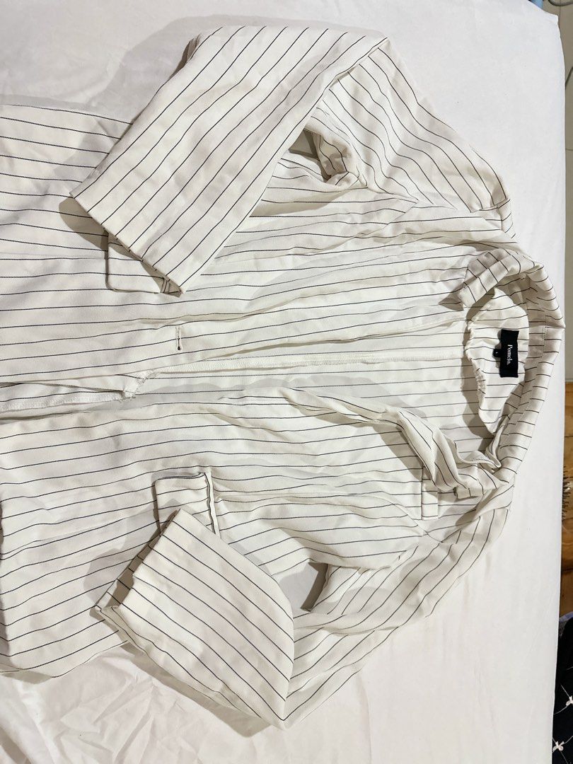 Pomelo Striped Blazer Size L (Category: Coats, Jackets and Outerwear) located in Quezon City. Submitted by aleezy (Listing ID 1456098341, Image 1). Description: - White blazer with black pinstripes - Brand: Pomelo - Size: L - Material: Lightweight, ideal for layering - Design: Buttonless front - Sleeves: Full length - Style: Great for smart casual outfits.
