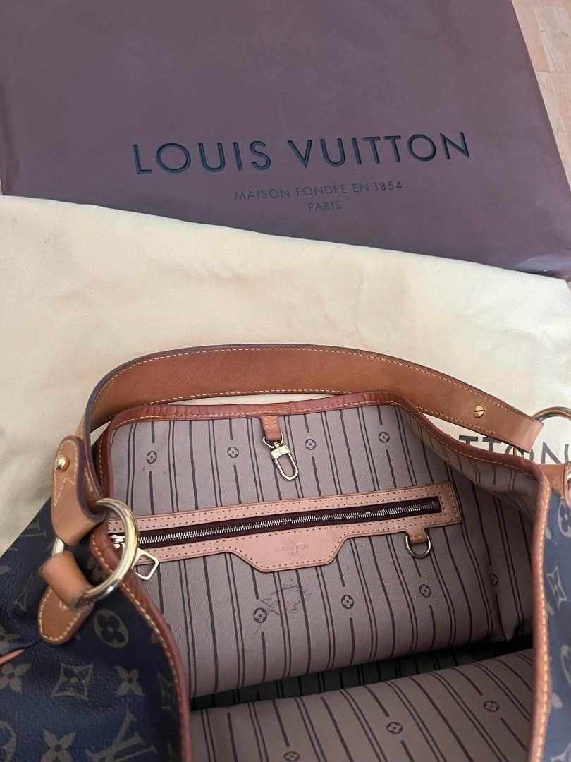 PRELOVED LV DELIGHTFUL MM (Category: Luxury Bags & Wallets) located in Taguig. Submitted by anitarlim (Listing ID 1456077163, Image 2). Description: PRELOVED LV DELIGHTFUL MM FOR SALE 48K (slightly negotiable) Guaranteed authentic Comes with box, dustbag, and paperbag Only flaws are a ballpen mark & small stain Seldom used and in great condition.