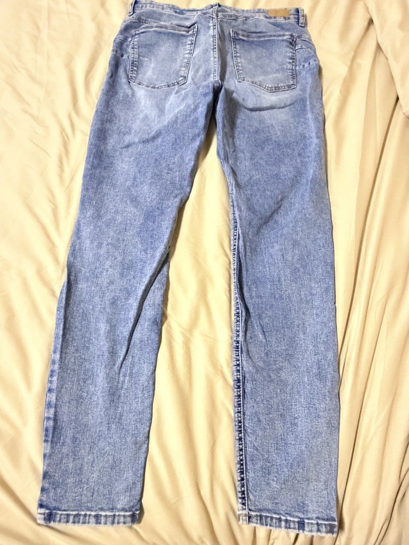 Pull & Bear skinny left leg tattered design (Category: Jeans) located in Quezon City. Submitted by bloompicks (Listing ID 1456158055, Image 2). Description: Used less than 5x Like new. No issues W: 16-20 L: 39.5 Stretch around.