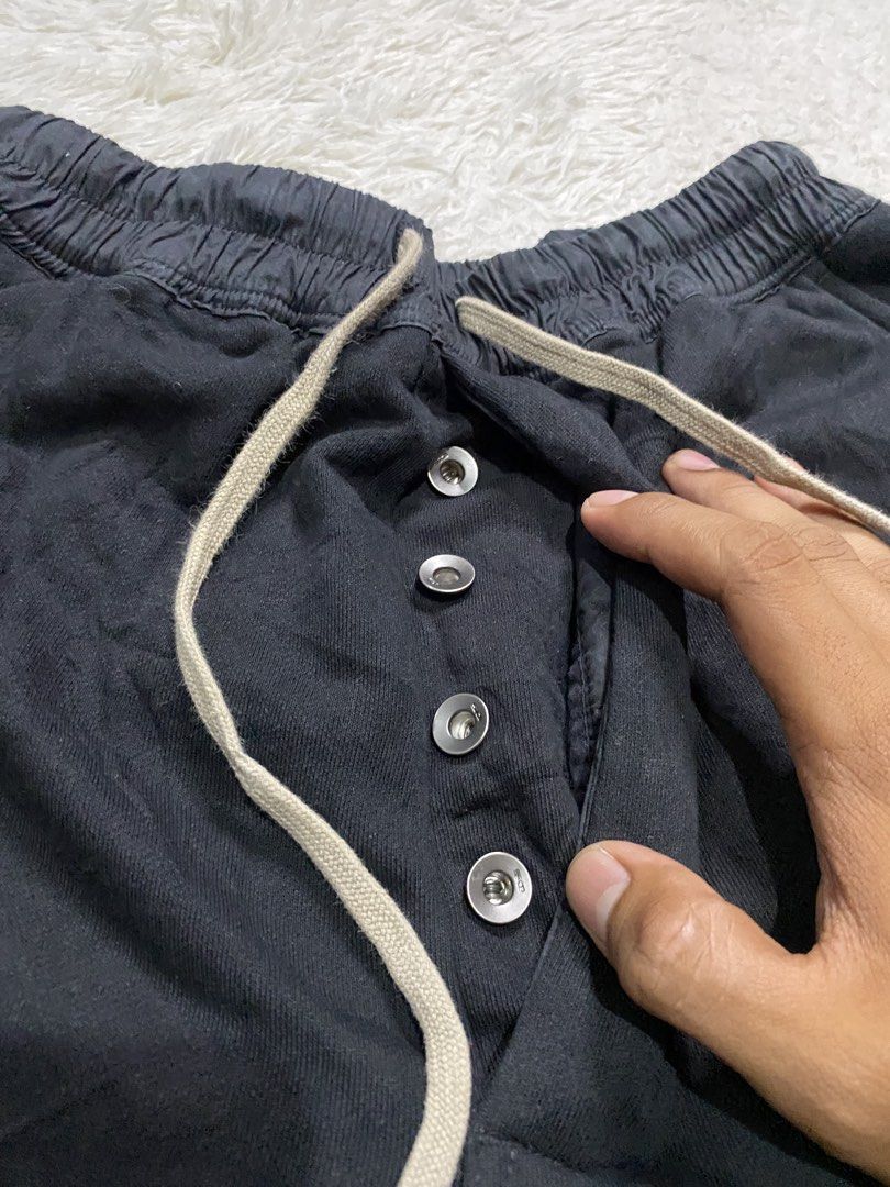 RICK OWENS DS (Category: Joggers) located in Cavite. Submitted by nld_thrift (Listing ID 1456136266, Image 3). Description: RICK OWENS DS W:26/36 With lace L39 Lo 7.5 9.3/10 Condition No refund/ no return, ask before buy, all sales are final. IF YOU ARE IN DOUBT ABOUT ANY DETAILS OF THE ITEM YOU’RE PURCHASING PLEASE FEEL FREE TO CONTACT US .