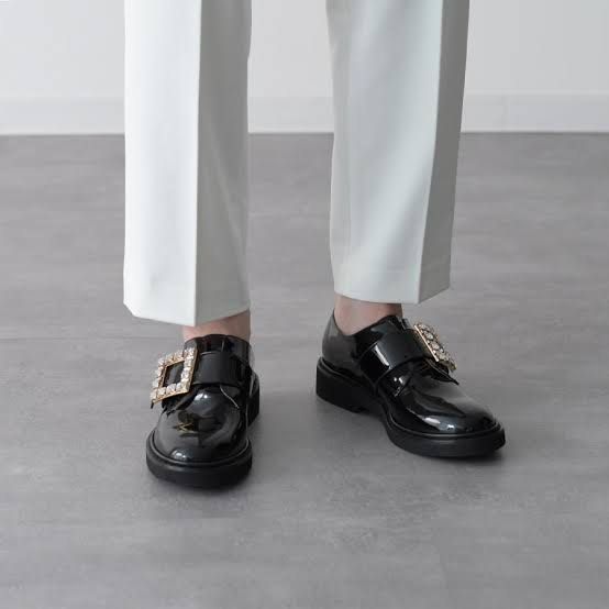 Roger vivier shoes 40 (Category: Sneakers & Footwear) located in Quezon City. Submitted by 3jsprelovedshop (Listing ID 1456129305, Image 1). Description: .