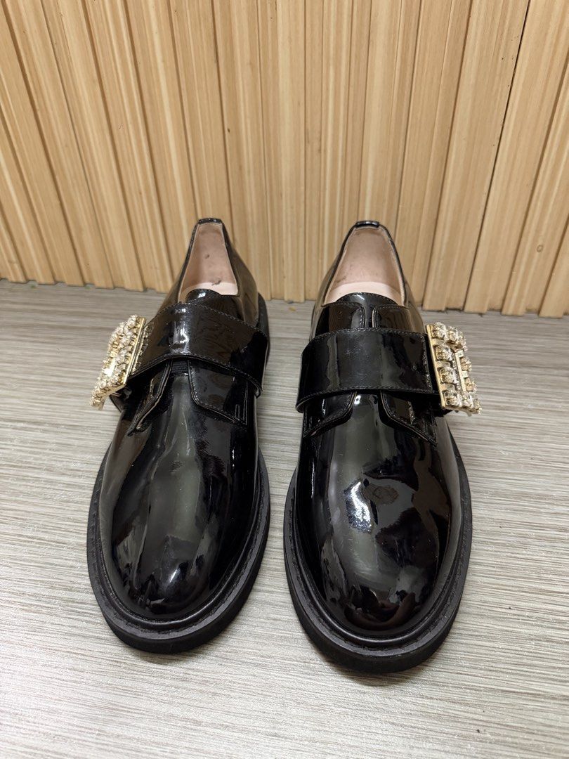 Roger vivier shoes 40 (Category: Sneakers & Footwear) located in Quezon City. Submitted by 3jsprelovedshop (Listing ID 1456129305, Image 3). Description: .