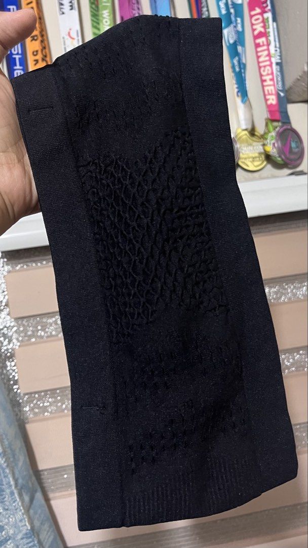 [FREE] RUNNING BELT BAG (₱500 min purchase of activewears) (Category: Activewear) located in Manila. Submitted by dayclutter (Listing ID 1456074883, Image 2). Description: Brand New Unisex Stretchable mesh with multiple pockets Get this for FREE if you buy ₱500 worth of activewears.