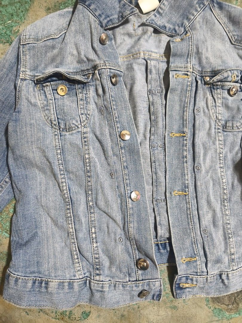 SMALL TO MEDIUM H&M Denim Jacket, ZARA Sweater & Blouse Bundle (Category: Coats, Jackets and Outerwear) located in Valenzuela. Submitted by peanutsonlineshop (Listing ID 1456108396, Image 3). Description: - Bundle includes: - Light wash H&M denim jacket (Size 12) FOR SMALL TO M - Cream ZARA knit sweater (Size L) RUNS SMALL TO MEDIUM - White ZARA blouse with blue embroidered collar (Size L) RUNS SMALL TO MEDIUM - Perfect for creating versatile out