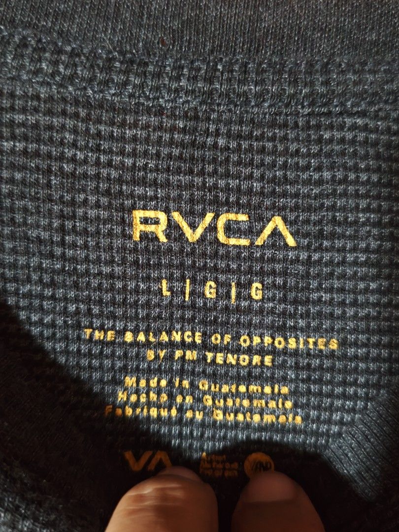 RVCA Waffle Knit Longsleeves (Category: Activewear) located in San Pedro. Submitted by streetthriftsph (Listing ID 1456160017, Image 3). Description: RVCA Waffle Knit Longsleeves 650+SF Condition: 9.5/10 Size: Large 22x30 Print: 9.5/10 Laser Print Colorate: 9.5/10.