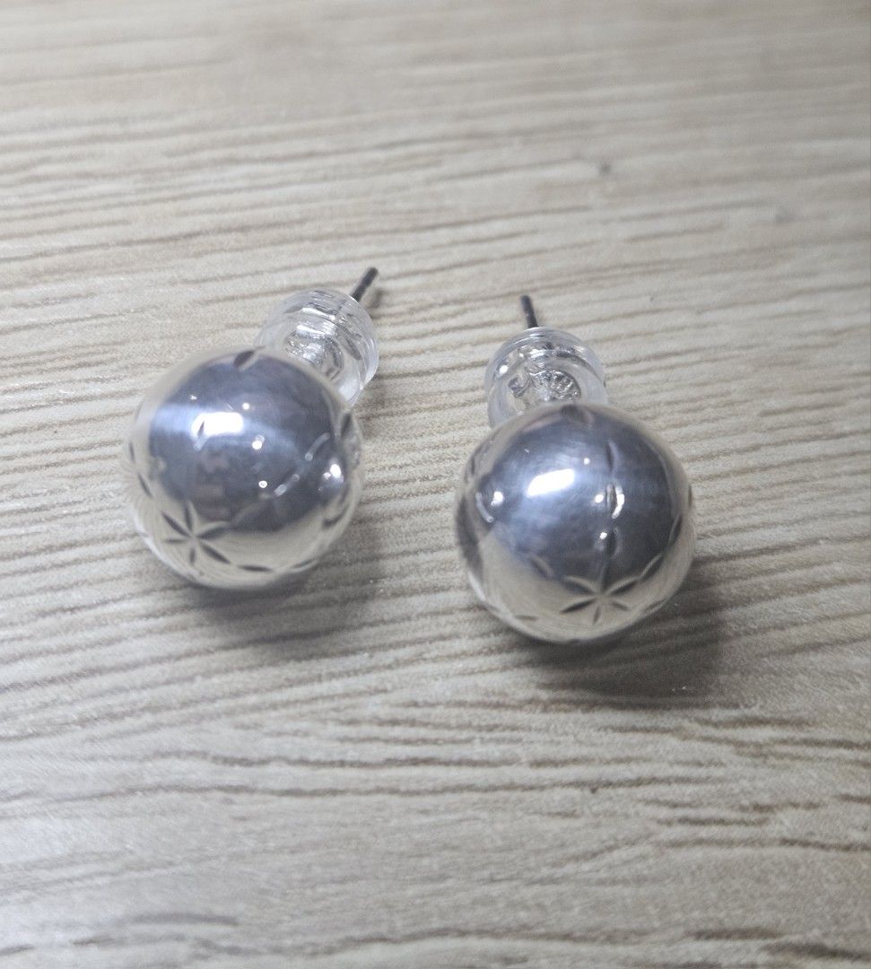 S925 Ball Stud Earrings (Category: Earrings) located in Cainta. Submitted by Kahi0410 (Listing ID 1456082741, Image 1). Description: S925 setting S925 metal silicon lock simple stud earrings 10mm ball style hypoallergenic.
