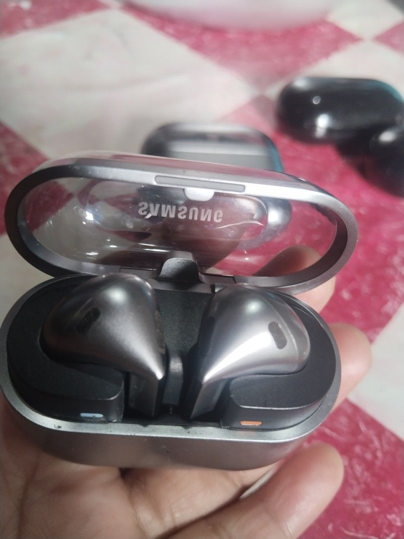 Samsung Galaxy Buds 3 Wireless Earbuds (Category: Earphones) located in Cabuyao City. Submitted by judilyndeq53719 (Listing ID 1456095030, Image 2). Description: for sale samsung earbuds .... original legit connected to samsung wearble apps... used ... in good condition issue scratches sa case ... all goods sa sound wireless..noice canceling.. ambbient sound built in mic.. buds plus 1200 buds 3 3000 negotiable price basta sure buyer pik up.... or