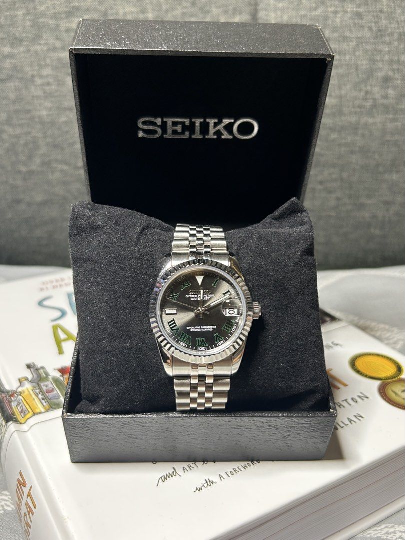 Seiko Seikolex Datejust Wimbledon Mod (Category: Men's Watches) located in Manila. Submitted by gabspicks (Listing ID 1455997552, Image 2). Description: Onhand❗️BRAND NEW Seiko Seikolex Datejust Wimbledon Mod NH35 Automatic movement 36mm Solid stainless steel case and bracelet Jubilee/Oyster or President bracelet Screw down crown Sapphire crystal glass Water Resistant Transparent back case Seiko box Seiko paper bag.
