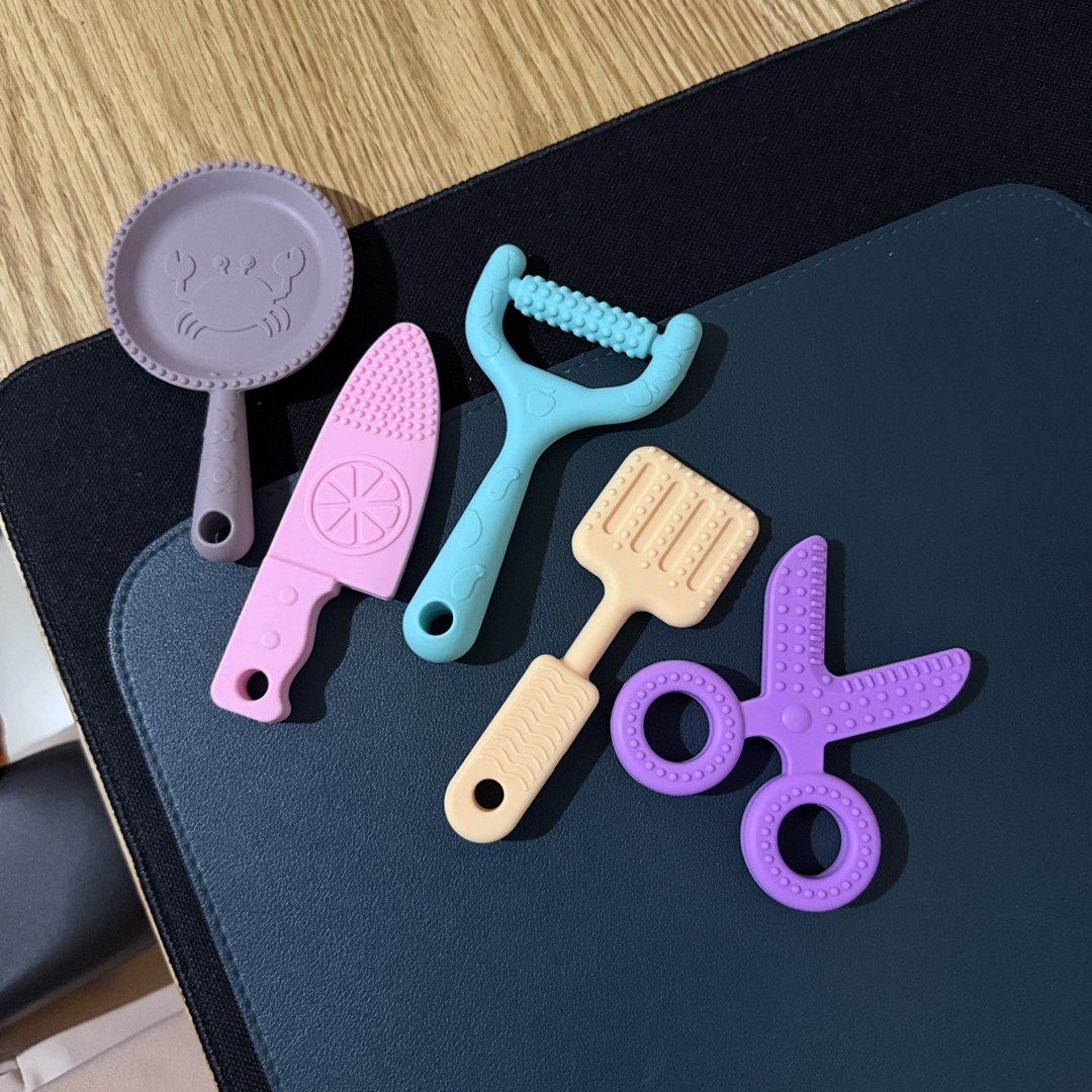 (Set of 5) Hoshi Baby Silicone Kitchen Tools Teethers (Category: Infant Playtime) located in Navotas City. Submitted by rahrahsevlau (Listing ID 1456158587, Image 1). Description: - Set of 5 fun silicone kitchen tool shaped teethers - Includes: frying pan, knife, peeler, spatula, and scissors - BPA-free and safe for babies - Suitable for babies 6 months and up - Provides relief for teething gums - Encourages sensory play and exploration Note: Cas