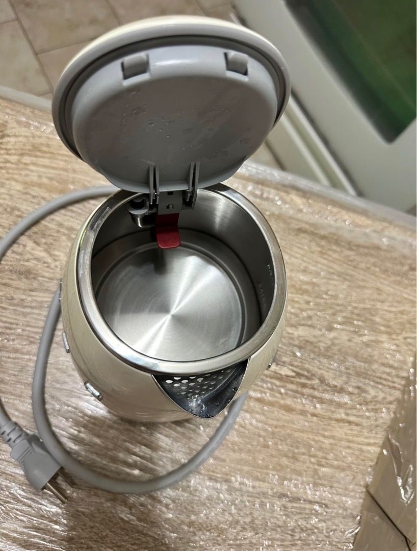SMEG mini kettle (Category: Kettles & Airpots) located in Makati City. Submitted by mag.b0323d_436 (Listing ID 1456056375, Image 3). Description: .