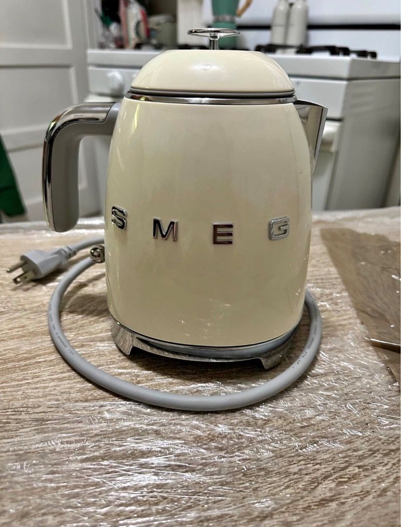 SMEG mini kettle (Category: Kettles & Airpots) located in Makati City. Submitted by mag.b0323d_436 (Listing ID 1456056375, Image 1). Description: .