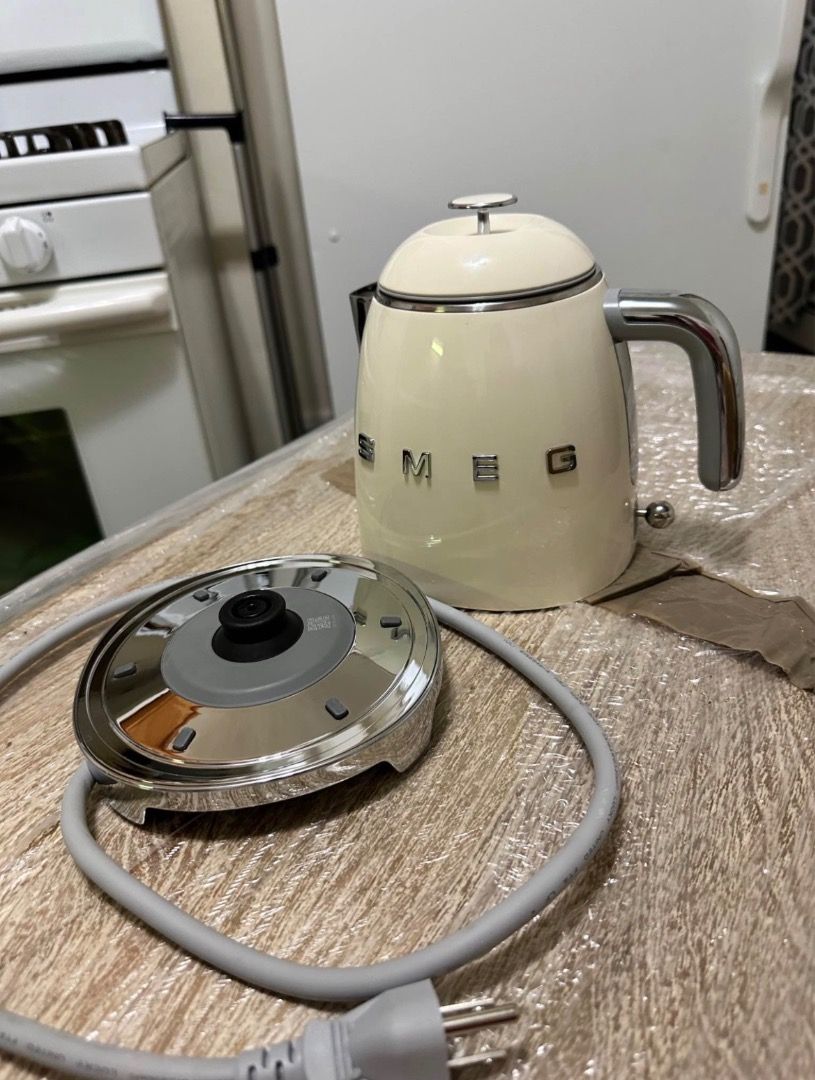 SMEG mini kettle (Category: Kettles & Airpots) located in Makati City. Submitted by mag.b0323d_436 (Listing ID 1456056375, Image 2). Description: .