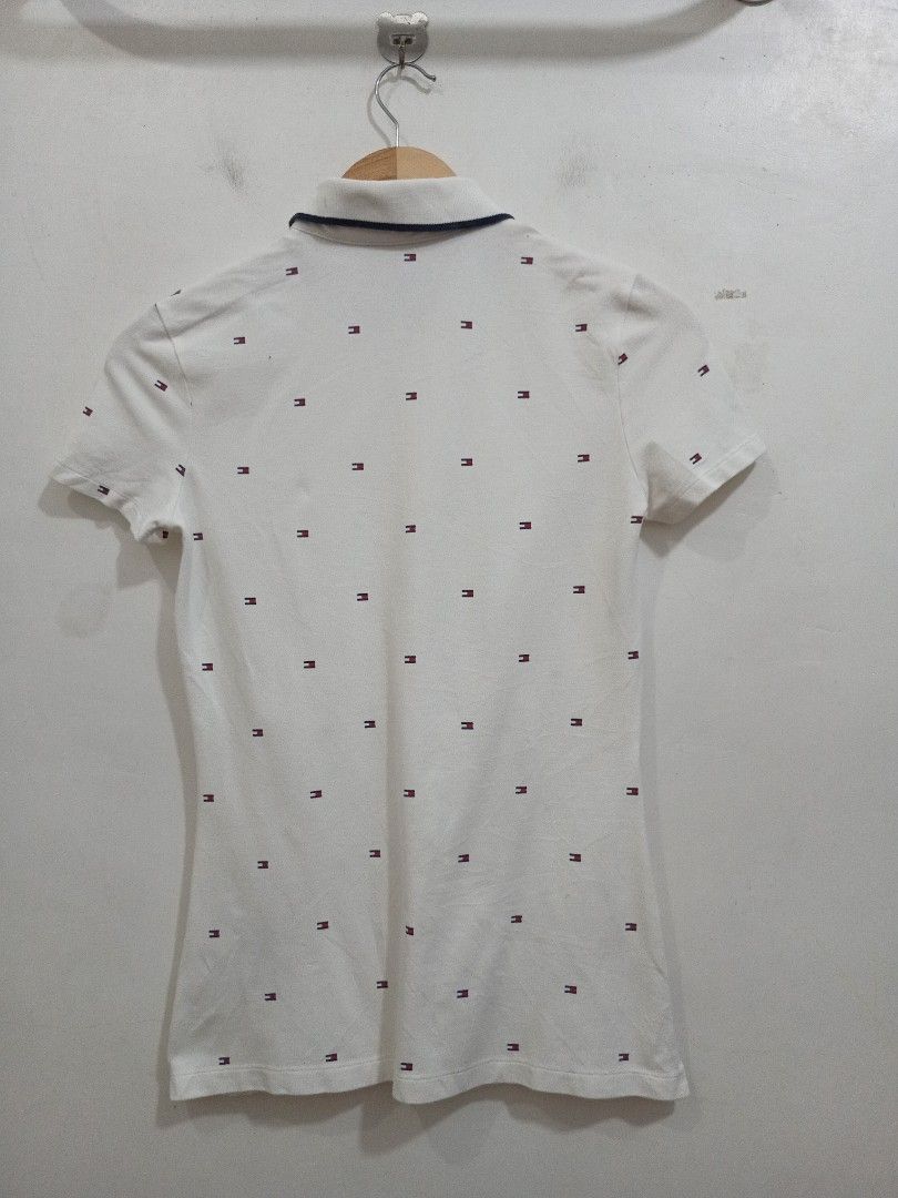 Tommy Hilfiger All Over Print Polo (Category: Activewear) located in Taytay. Submitted by leanmark103093 (Listing ID 1456181171, Image 2). Description: T0MM√ HlLFlG€R 0rig Wmns All Over Print Polo Size XS on tag W17 L25 Good as new No issue 📩📩📩📩.