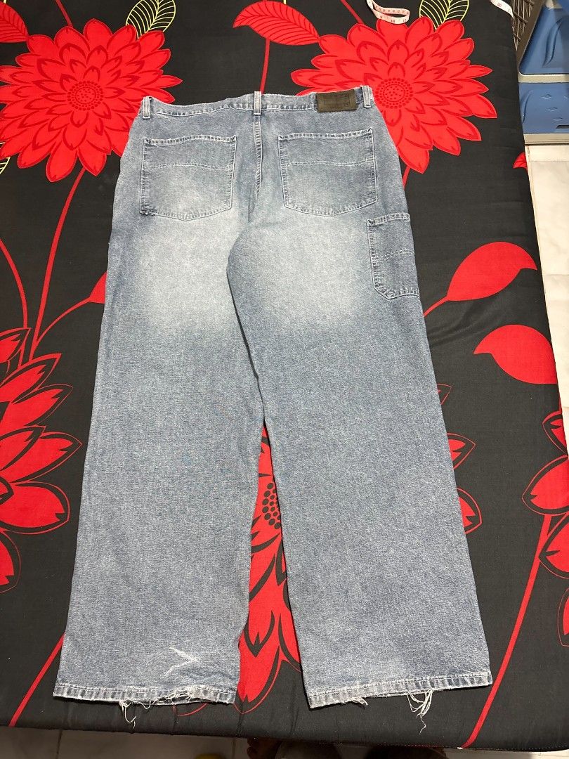 Tommy Jeans Blue Denim Jeans (Category: Jeans) located in Castillejos. Submitted by fnds_wr (Listing ID 1456194475, Image 3). Description: - Classic blue denim jeans from Tommy Jeans - Features the iconic Tommy flag logo on the coin pocket - Button fly closure - A wardrobe staple, great for casual wear.