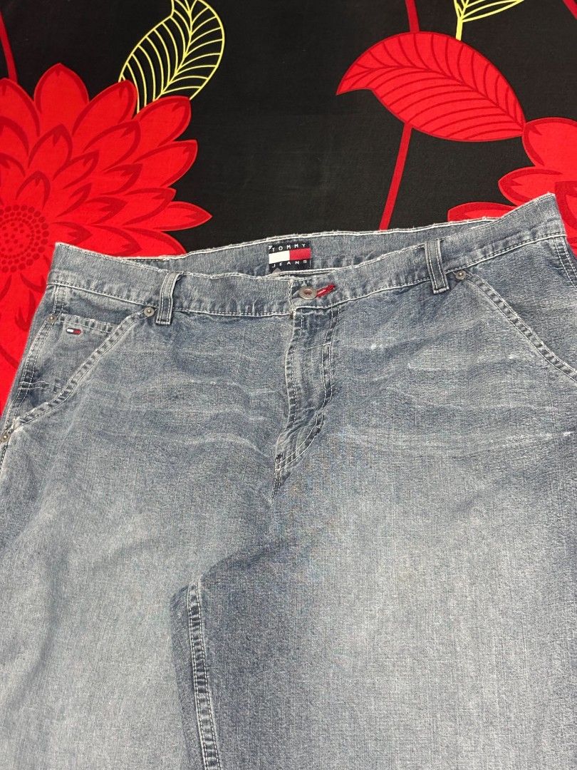 Tommy Jeans Blue Denim Jeans (Category: Jeans) located in Castillejos. Submitted by fnds_wr (Listing ID 1456194475, Image 1). Description: - Classic blue denim jeans from Tommy Jeans - Features the iconic Tommy flag logo on the coin pocket - Button fly closure - A wardrobe staple, great for casual wear.