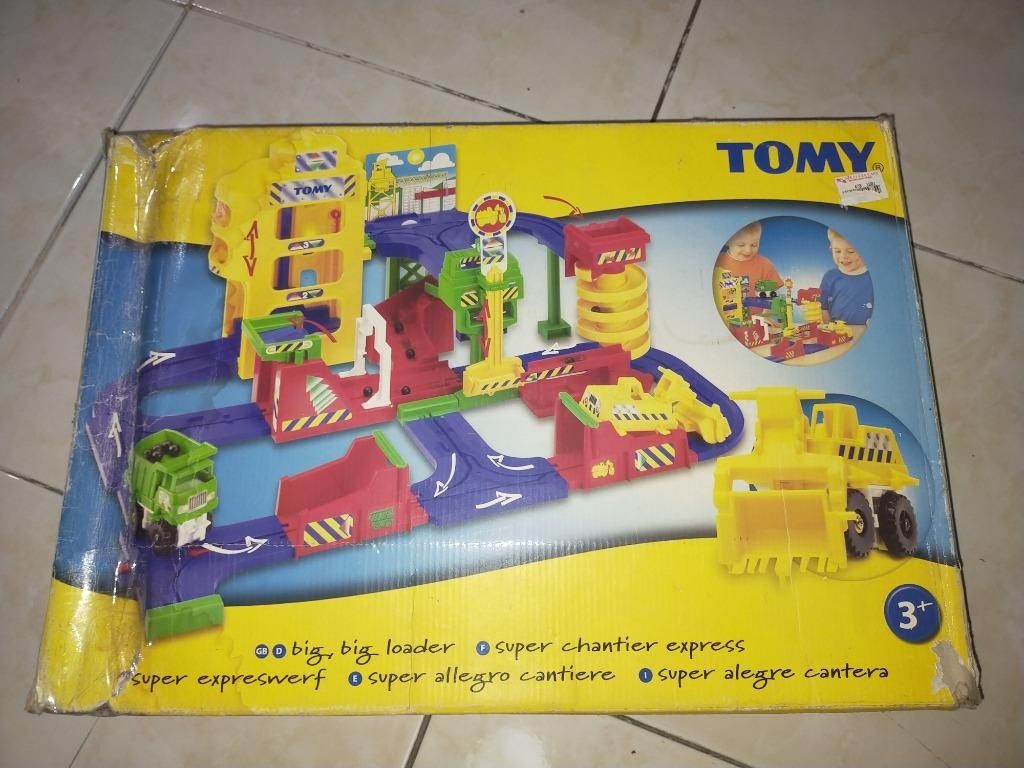 Tomy Big Loader Construction Toy Playset (Category: Kids Toys) located in Taytay. Submitted by kzkoleksyon (Listing ID 1456150129, Image 1). Description: Selling Big Big Loader Tomy Vintage Before P1,800 price, now P1,000 only Used Complete Tracks In good condition No stone black ball included (missing) Truck motor still operate What you see is what you get... Meet only at SM Taytay or via LBC / Lalamove. Buyers will shoulder the delivery charge.