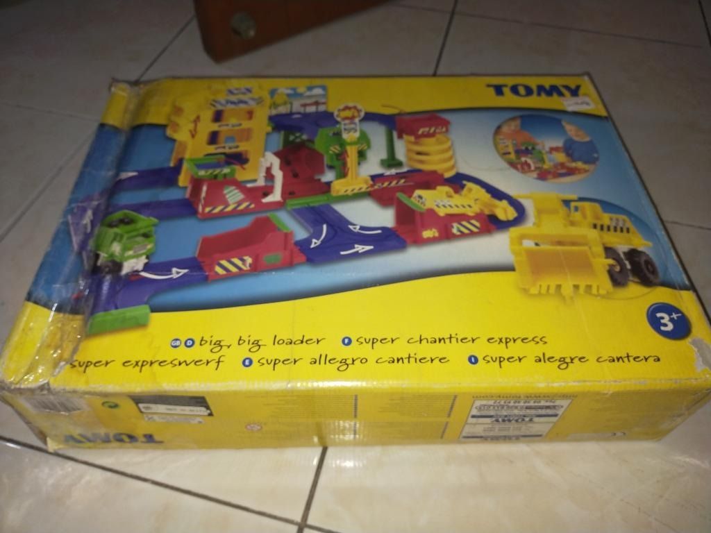 Tomy Big Loader Construction Toy Playset (Category: Kids Toys) located in Taytay. Submitted by kzkoleksyon (Listing ID 1456150129, Image 2). Description: Selling Big Big Loader Tomy Vintage Before P1,800 price, now P1,000 only Used Complete Tracks In good condition No stone black ball included (missing) Truck motor still operate What you see is what you get... Meet only at SM Taytay or via LBC / Lalamove. Buyers will shoulder the delivery charge.