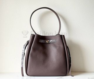 (Category: ) located in . Submitted by fashion.luxe (Listing ID 1456225039, Image 1). Description: .