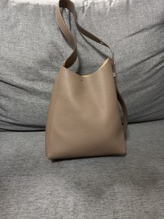 (Category: ) located in . Submitted by prettycloset (Listing ID 1456206926, Image 1). Description: .
